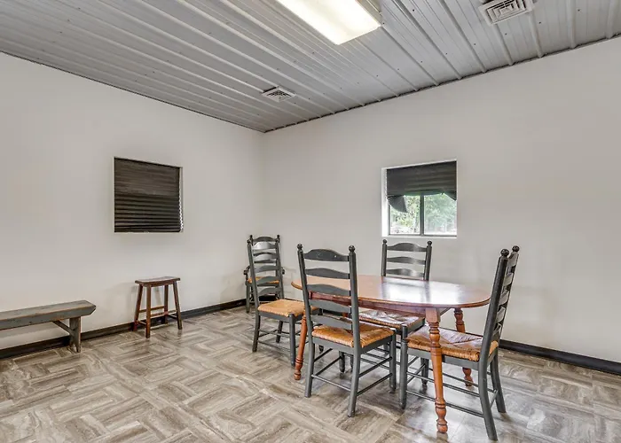 Getaway W/ Covered Patio Montrose