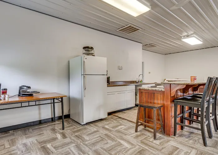 Apartment Getaway W/ Covered Patio