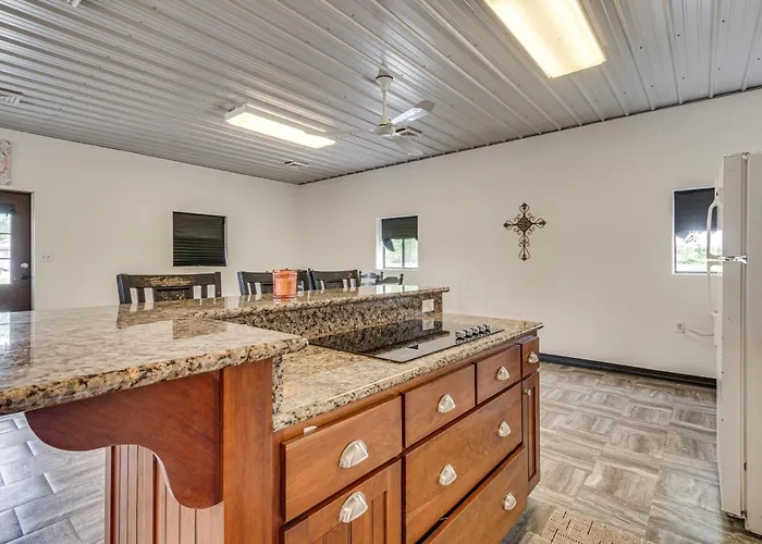 Getaway W/ Covered Patio *